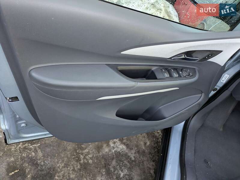 Хэтчбек Chevrolet Bolt EV 2017 в Киеве