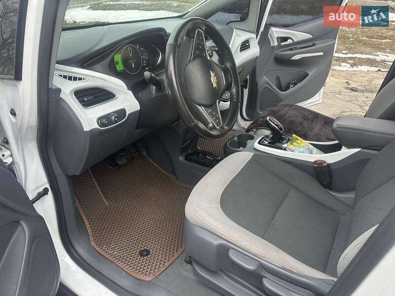 Хэтчбек Chevrolet Bolt EV 2019 в Киеве