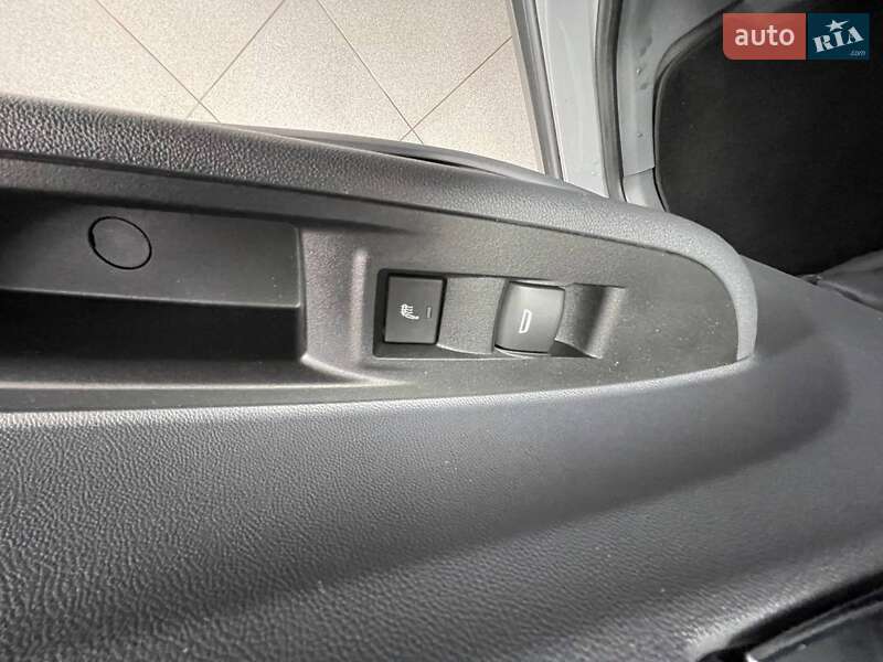 Хэтчбек Chevrolet Bolt EV 2019 в Киеве