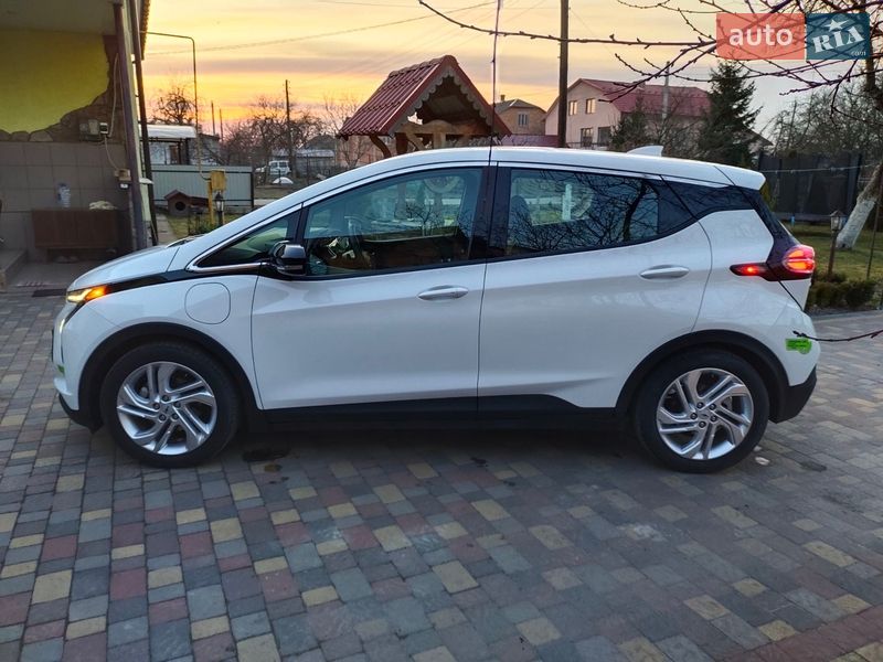 Хэтчбек Chevrolet Bolt EV 2022 в Жовкве