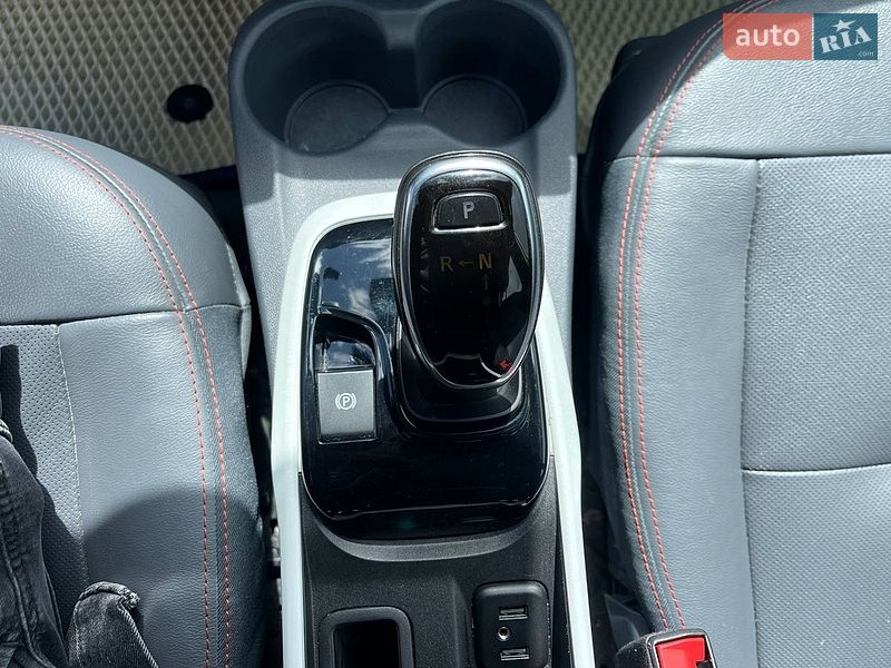Хэтчбек Chevrolet Bolt EV 2020 в Киеве