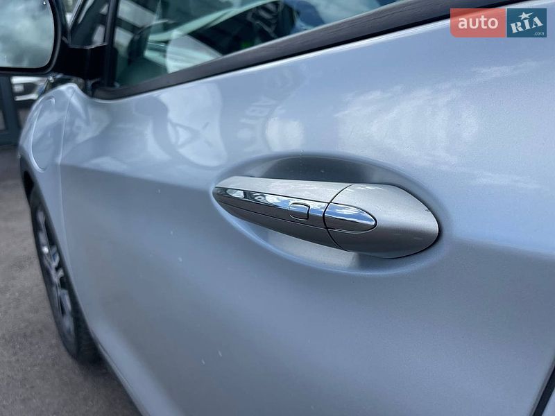 Хэтчбек Chevrolet Bolt EV 2020 в Киеве
