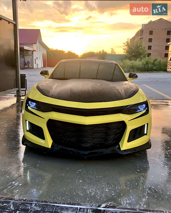 Купе Chevrolet Camaro 2017 в Заставній