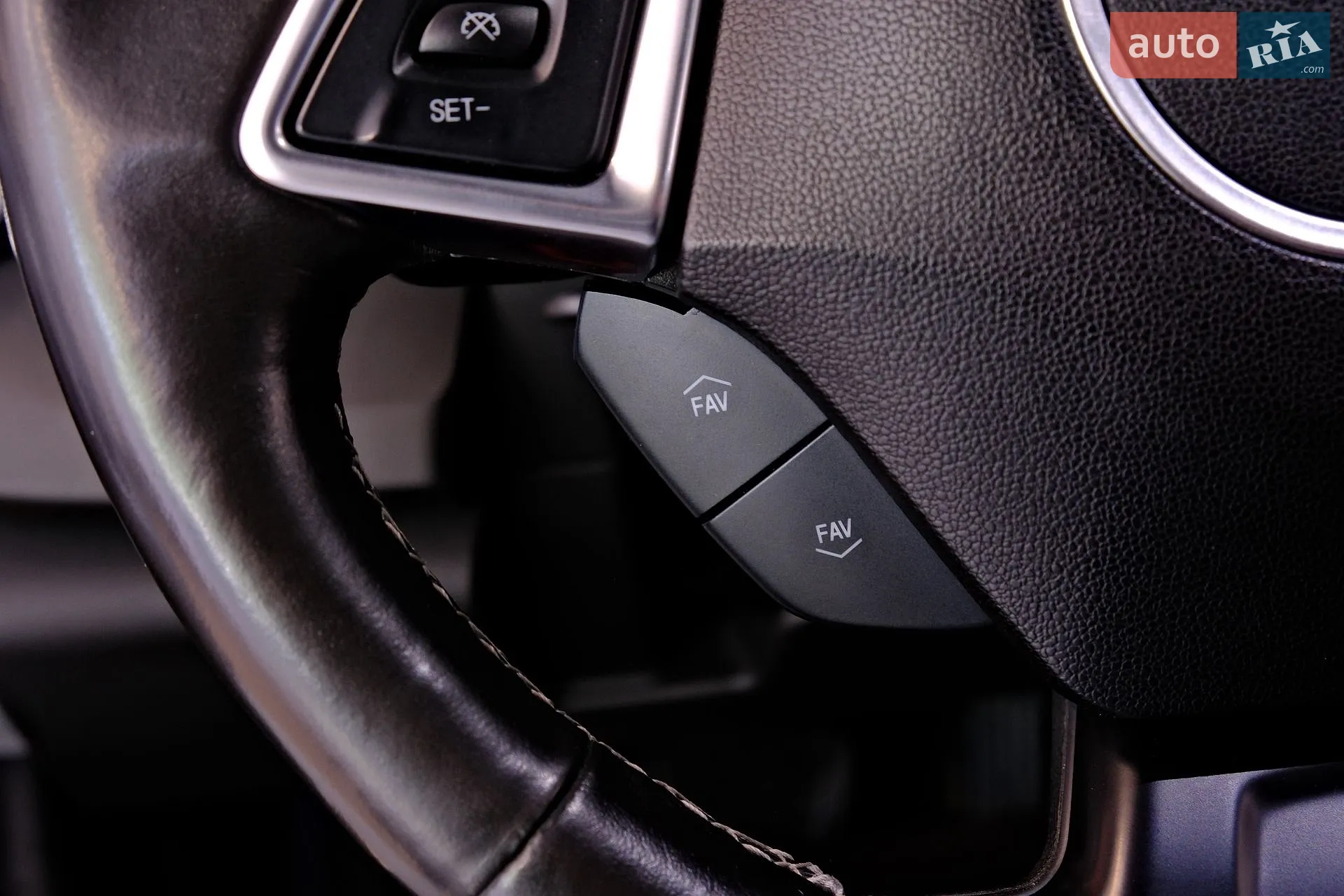 2019 Chevrolet Camaro - мініатюра 27