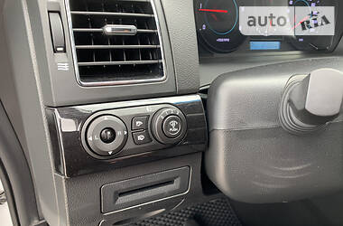 Позашляховик / Кросовер Chevrolet Captiva 2012 в 