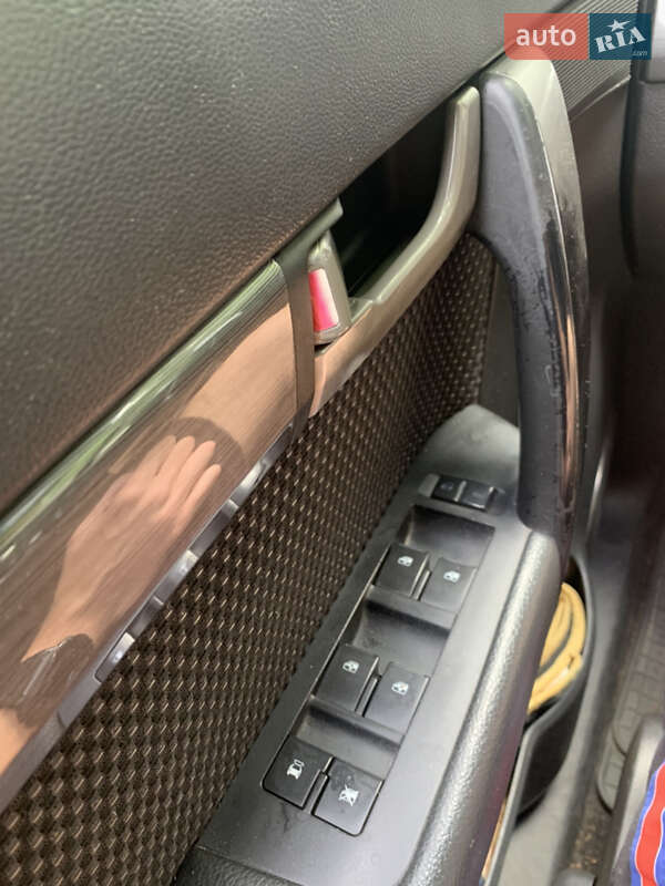 Универсал Chevrolet Captiva 2008 в Тячеве