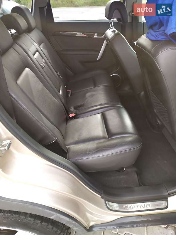 Позашляховик / Кросовер Chevrolet Captiva 2012 в Чернівцях