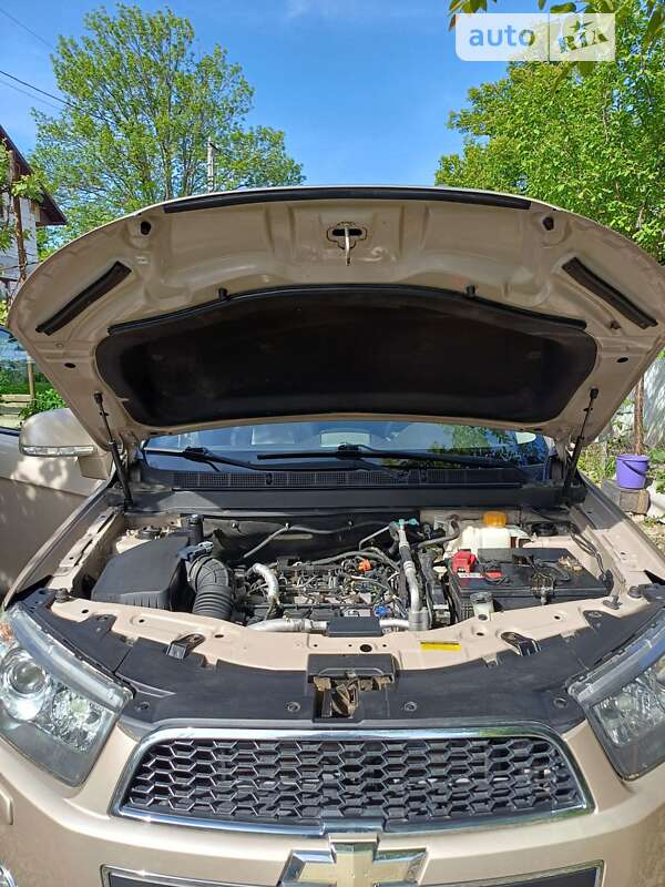 Позашляховик / Кросовер Chevrolet Captiva 2012 в Чернівцях