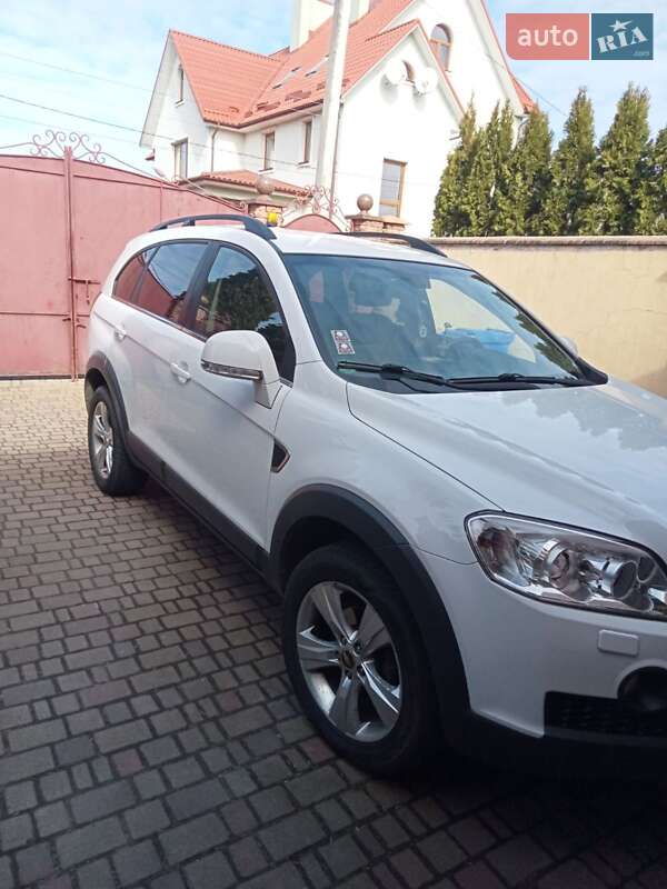 Внедорожник / Кроссовер Chevrolet Captiva 2010 в Луцке