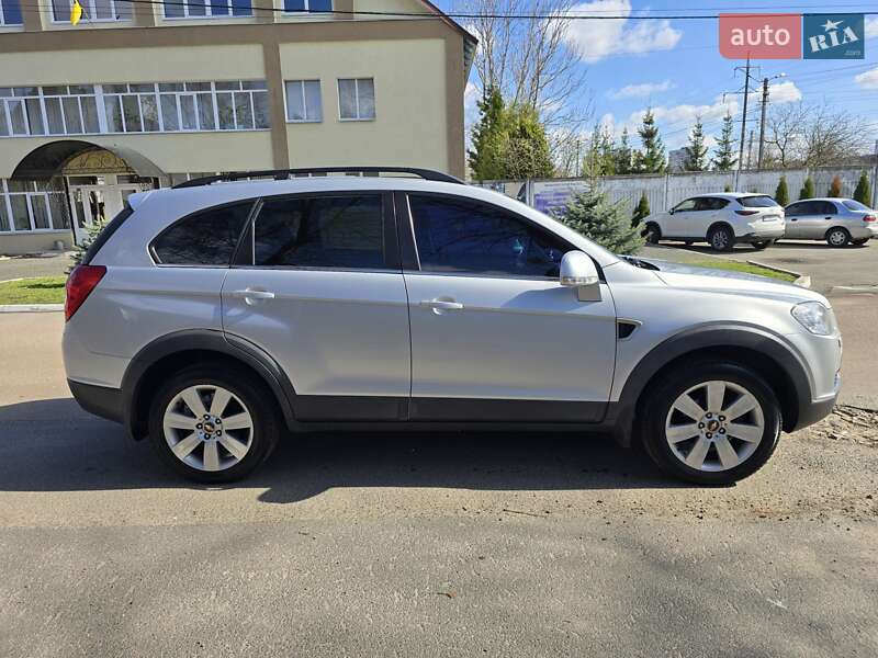 Позашляховик / Кросовер Chevrolet Captiva 2010 в Києві