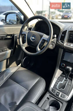 Позашляховик / Кросовер Chevrolet Captiva 2012 в 