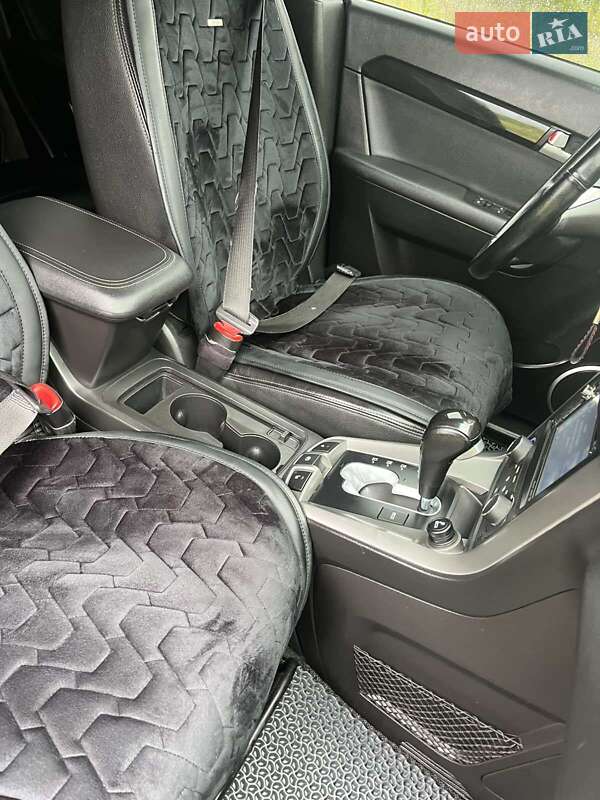 Внедорожник / Кроссовер Chevrolet Captiva 2012 в Новояворовске