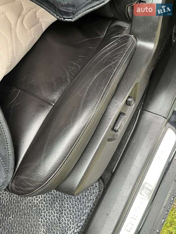 Внедорожник / Кроссовер Chevrolet Captiva 2012 в Новояворовске