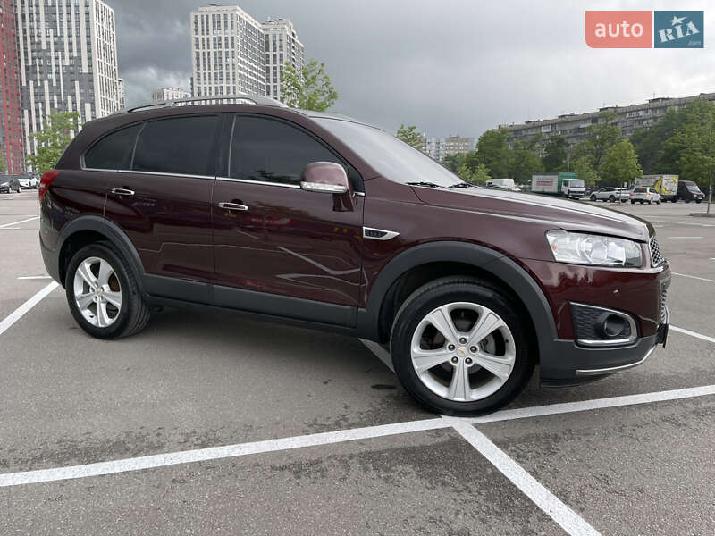 Позашляховик / Кросовер Chevrolet Captiva 2014 в Києві