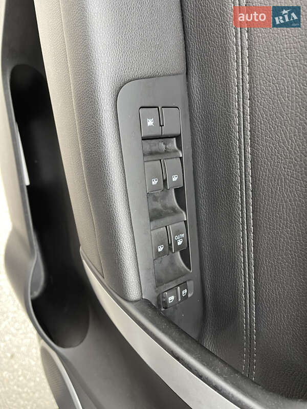 Позашляховик / Кросовер Chevrolet Captiva 2014 в Києві