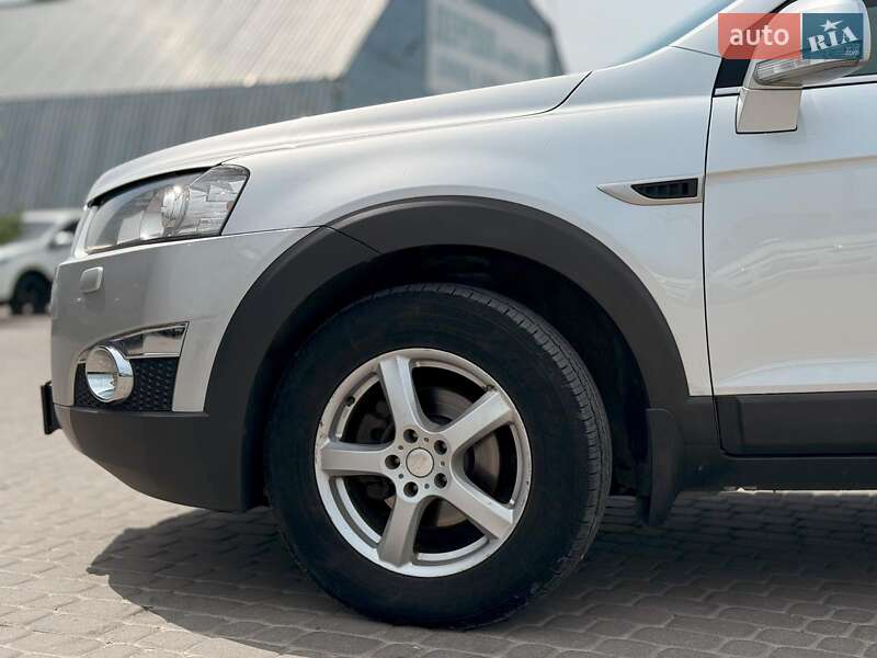 Позашляховик / Кросовер Chevrolet Captiva 2011 в Львові