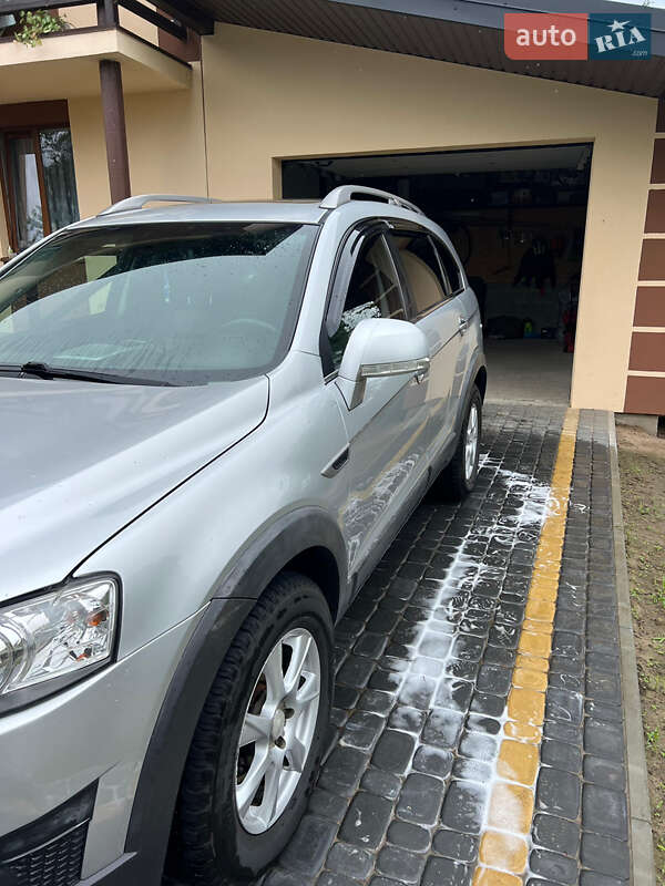 Внедорожник / Кроссовер Chevrolet Captiva 2011 в Новояворовске
