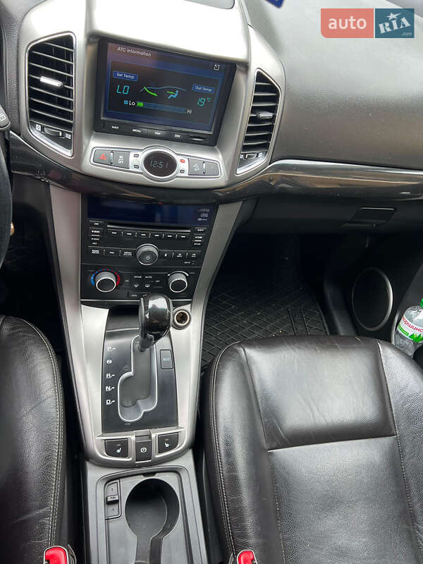 Внедорожник / Кроссовер Chevrolet Captiva 2011 в Новояворовске