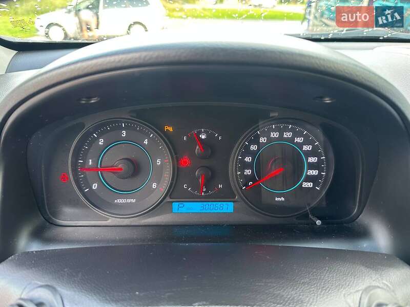 Позашляховик / Кросовер Chevrolet Captiva 2011 в Миколаєві