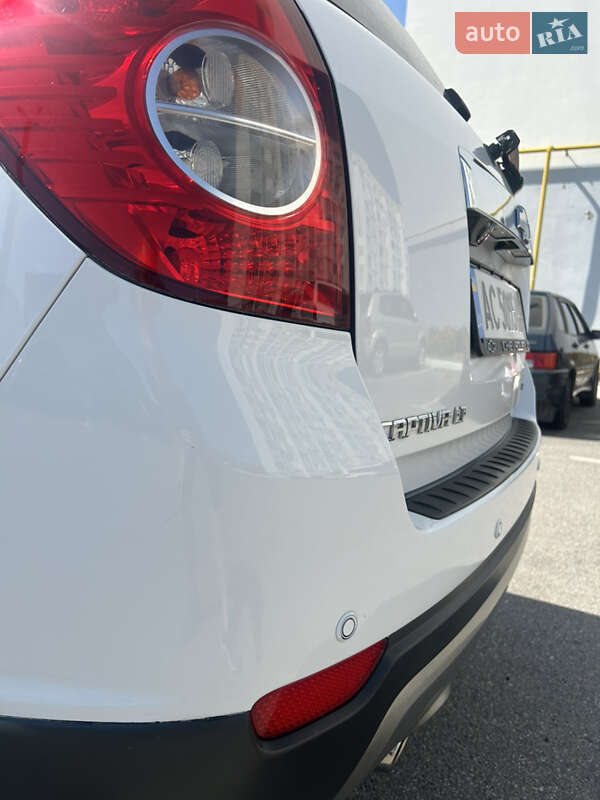 Внедорожник / Кроссовер Chevrolet Captiva 2010 в Харькове