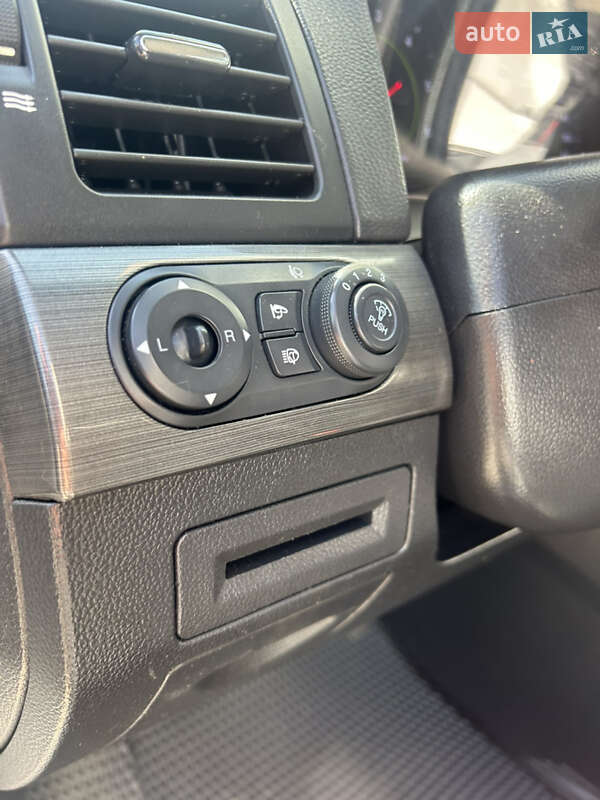 Внедорожник / Кроссовер Chevrolet Captiva 2010 в Харькове