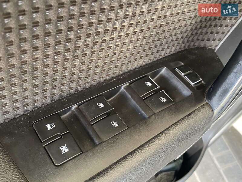 Позашляховик / Кросовер Chevrolet Captiva 2012 в Миколаєві