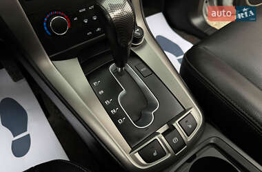 Позашляховик / Кросовер Chevrolet Captiva 2012 в 
