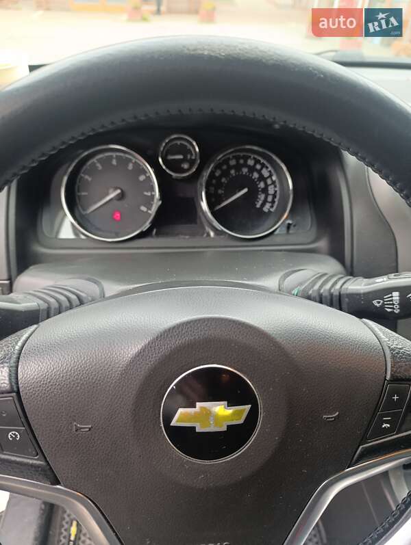 Внедорожник / Кроссовер Chevrolet Captiva 2013 в Ровно