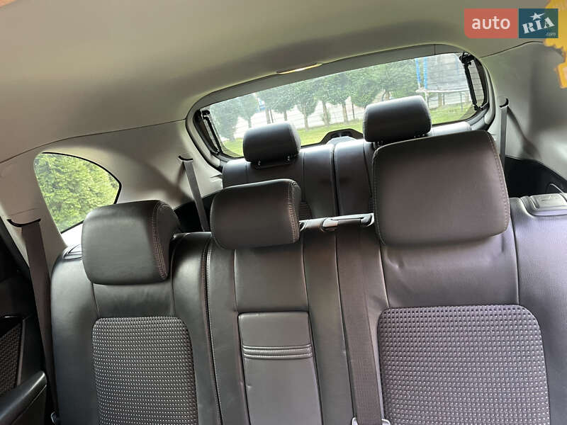 Внедорожник / Кроссовер Chevrolet Captiva 2011 в Чернигове