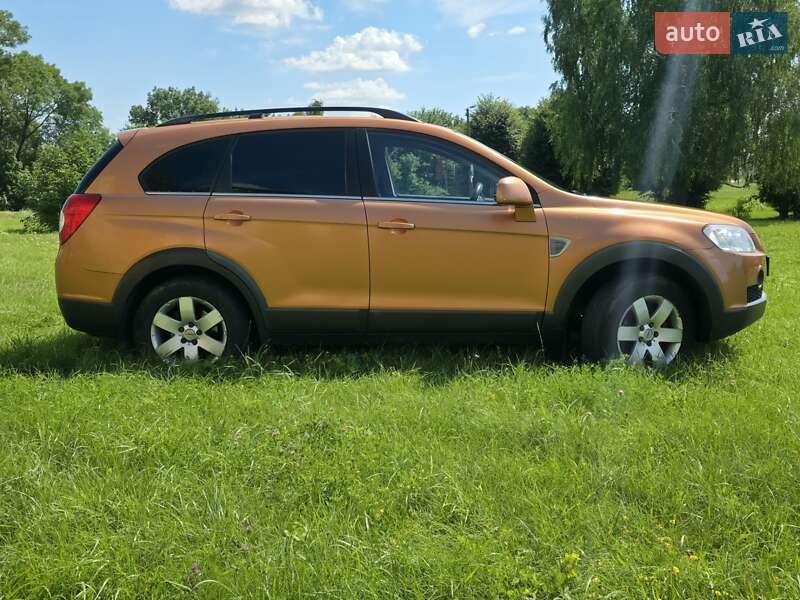 Позашляховик / Кросовер Chevrolet Captiva 2008 в Ізяславі