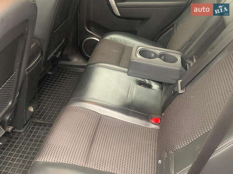 Позашляховик / Кросовер Chevrolet Captiva 2011 в Києві