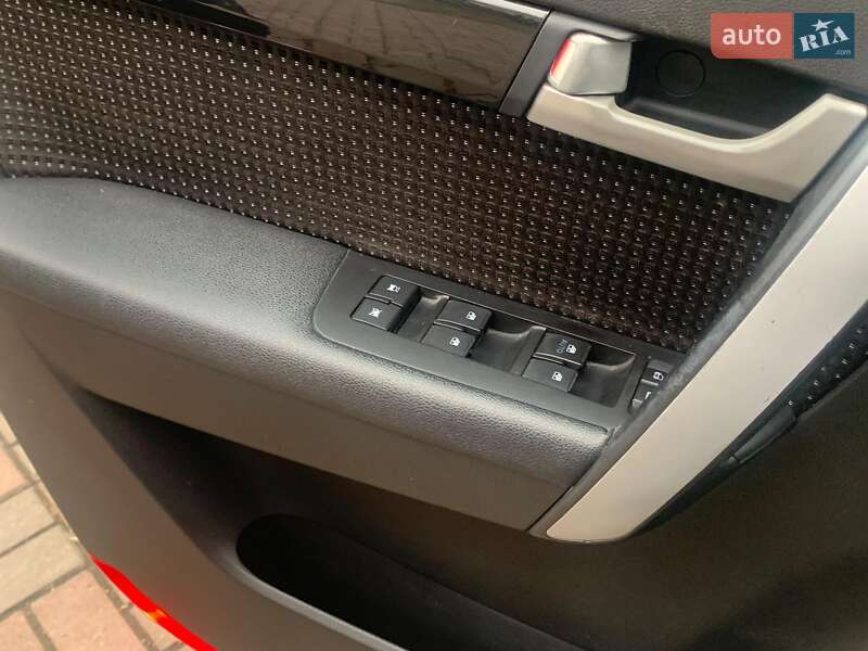 Позашляховик / Кросовер Chevrolet Captiva 2011 в Києві