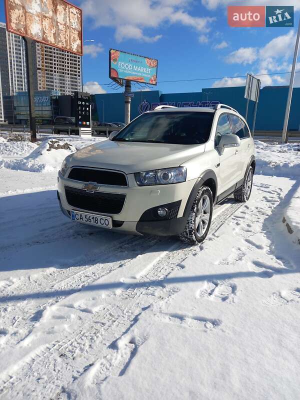 Позашляховик / Кросовер Chevrolet Captiva 2011 в Києві