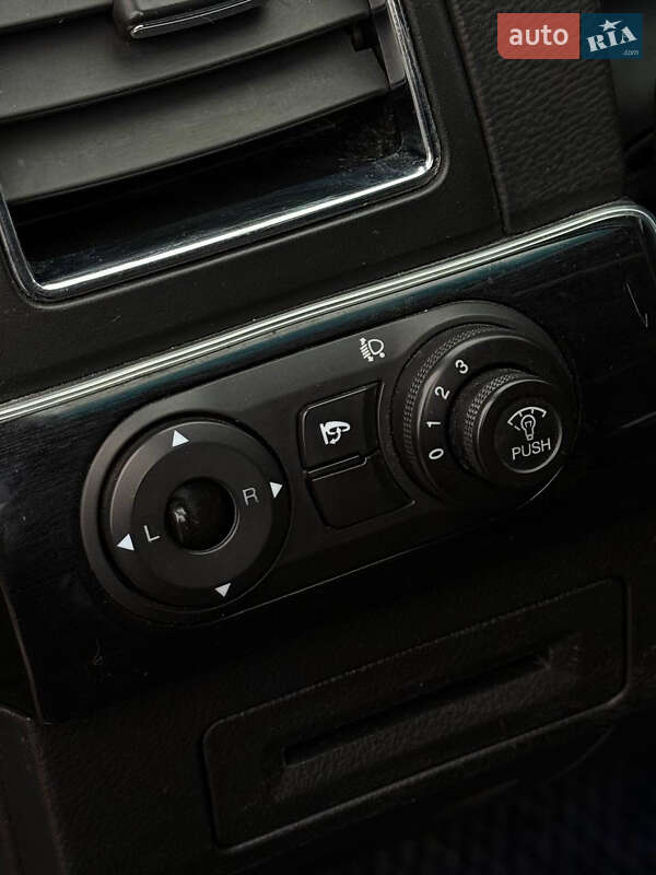 Позашляховик / Кросовер Chevrolet Captiva 2011 в Києві