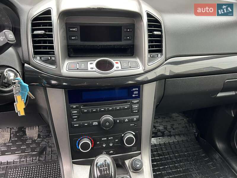 Позашляховик / Кросовер Chevrolet Captiva 2011 в Чернівцях