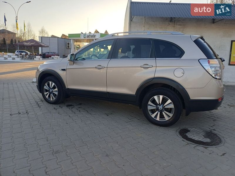 Позашляховик / Кросовер Chevrolet Captiva 2012 в Чернівцях