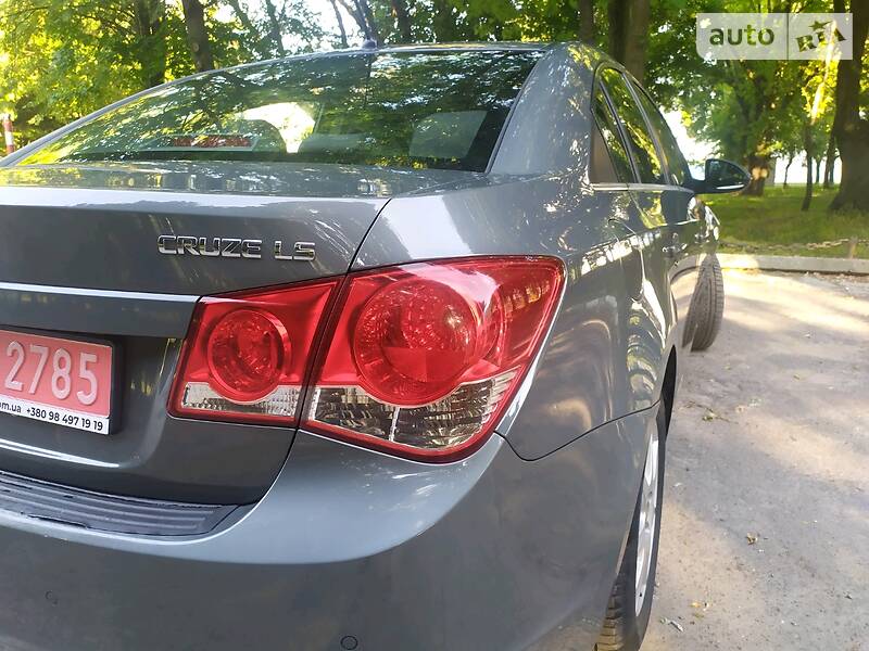 Седан Chevrolet Cruze 2010 в Радехові
