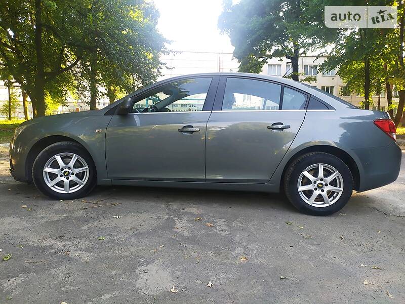 Седан Chevrolet Cruze 2010 в Радехові