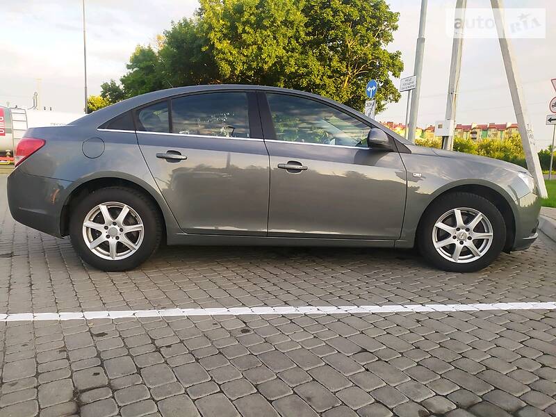 Седан Chevrolet Cruze 2010 в Радехові