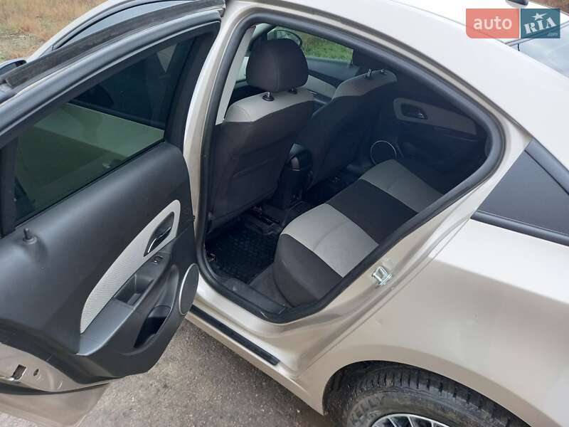 Седан Chevrolet Cruze 2011 в Кілії