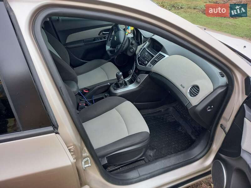 Седан Chevrolet Cruze 2011 в Кілії