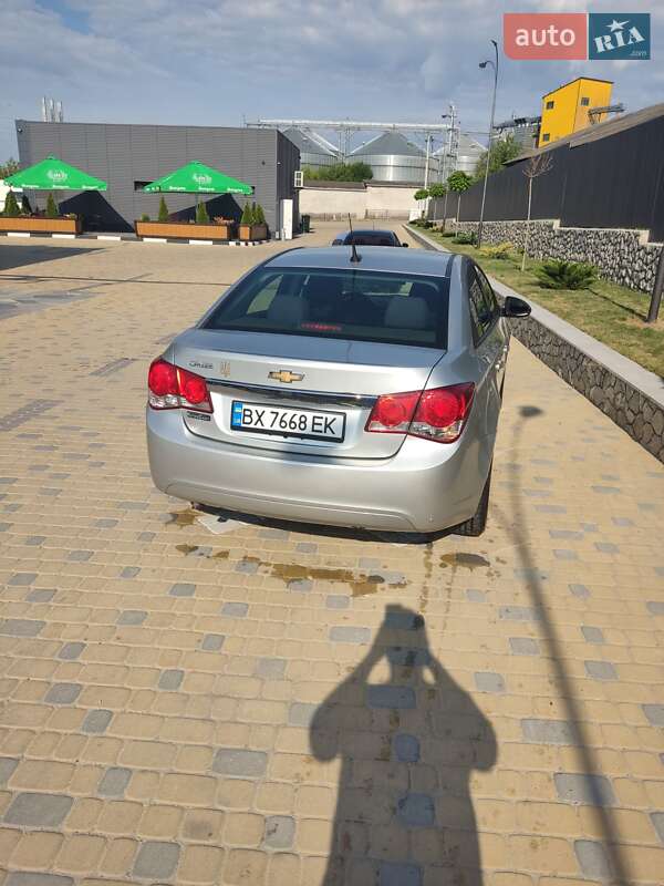 Седан Chevrolet Cruze 2013 в Волочиську