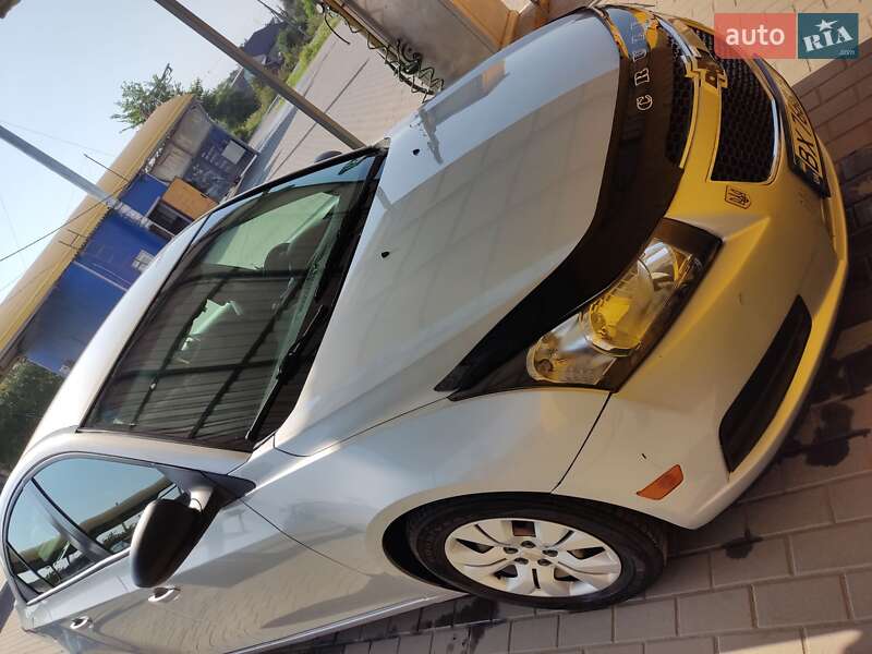 Седан Chevrolet Cruze 2013 в Волочиську