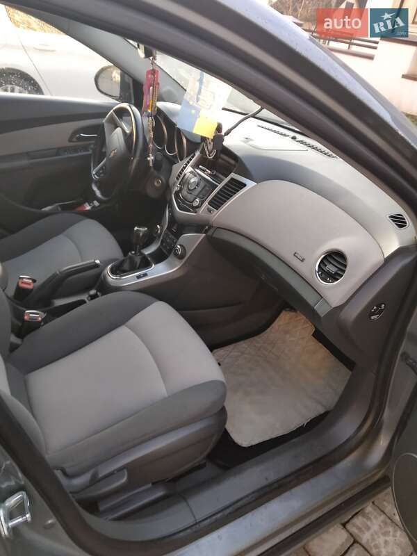 Седан Chevrolet Cruze 2010 в Львові