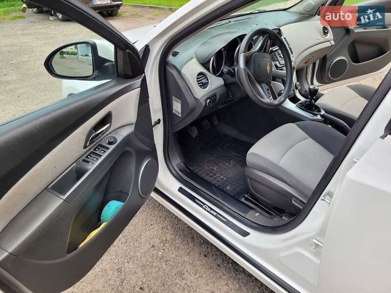 Седан Chevrolet Cruze 2009 в Полтаві