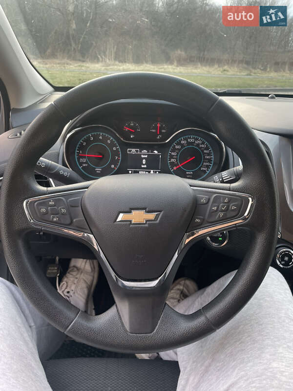 Седан Chevrolet Cruze 2018 в Львове