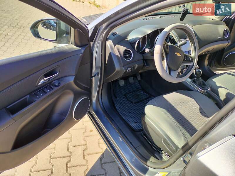 Седан Chevrolet Cruze 2014 в Львові