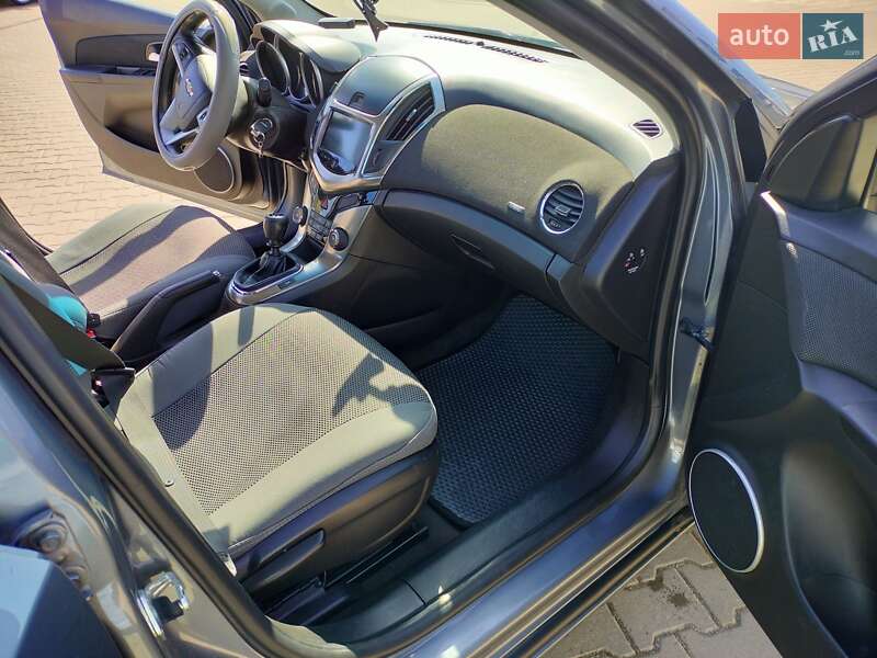 Седан Chevrolet Cruze 2014 в Львові