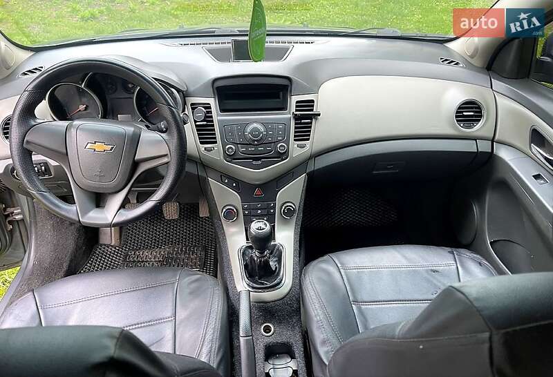 Седан Chevrolet Cruze 2009 в Чернигове