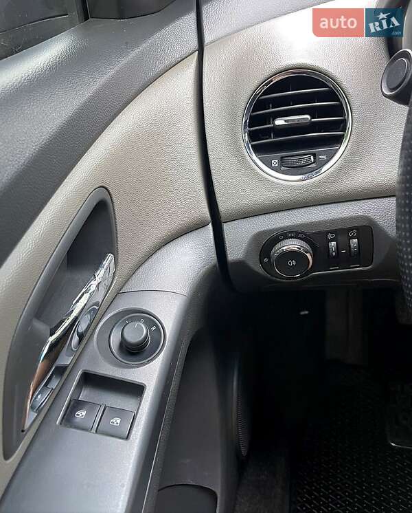 Седан Chevrolet Cruze 2009 в Чернигове
